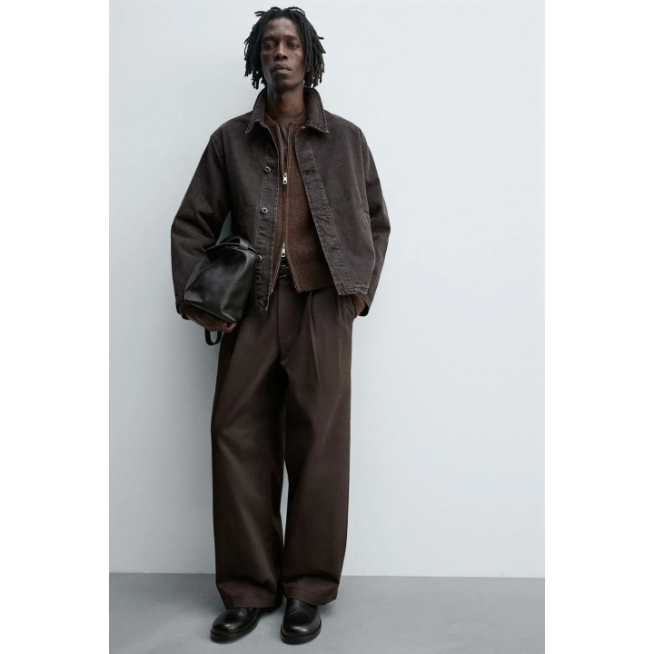 Широкие брюки-чино с защипами