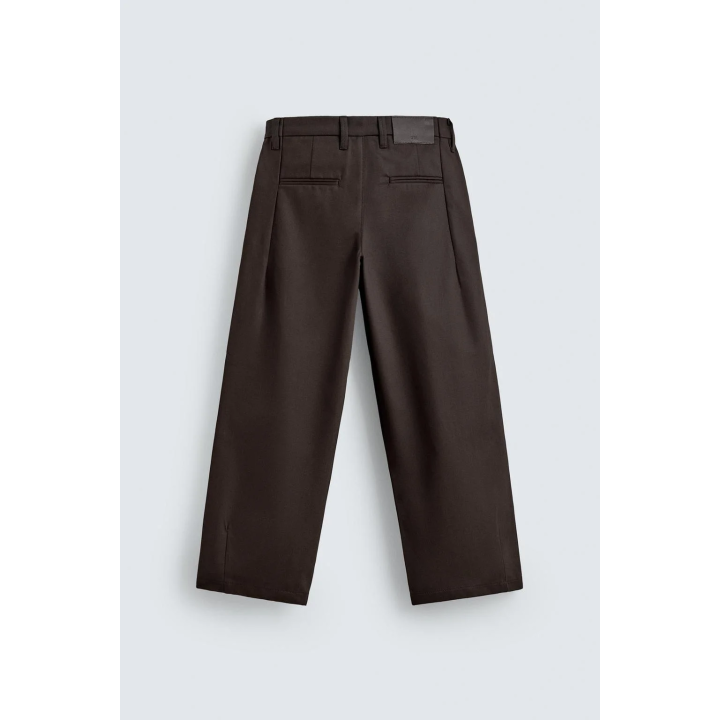 Широкие брюки-чино с защипами