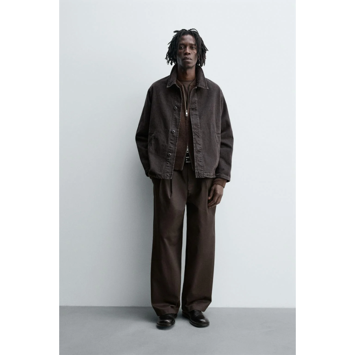 Широкие брюки-чино с защипами