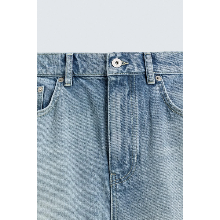 Джинсы прямого кроя с швами