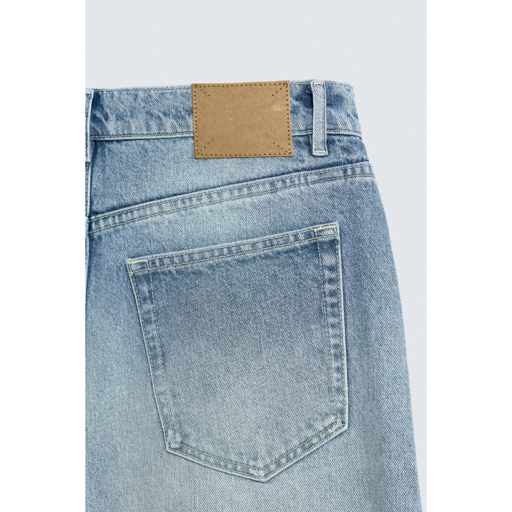 Джинсы прямого кроя с швами