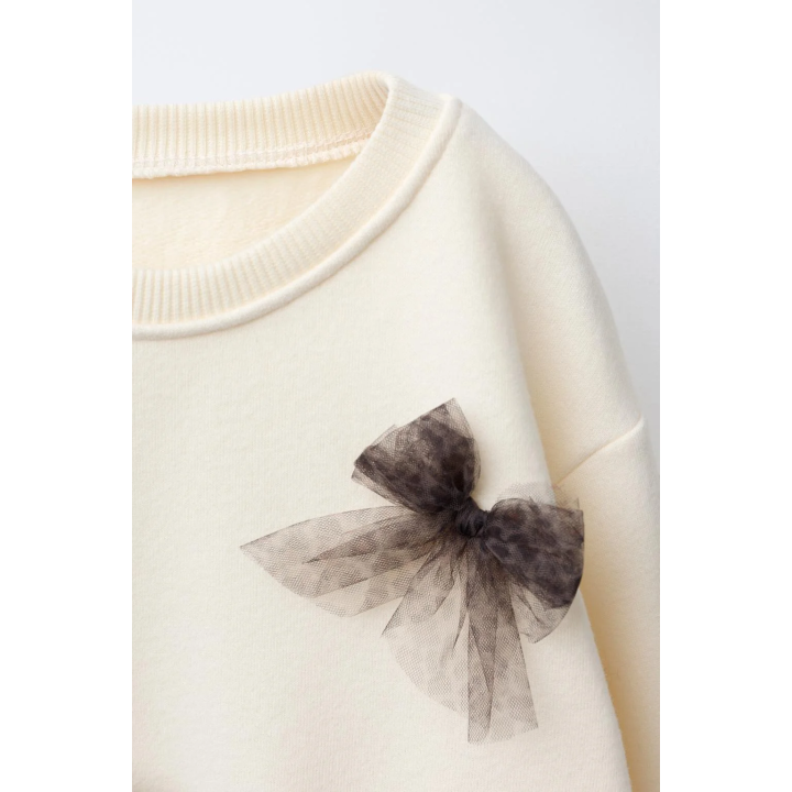 ТОЛСТОВКА С ТЮЛЕВЫМИ БАНТИКАМИ