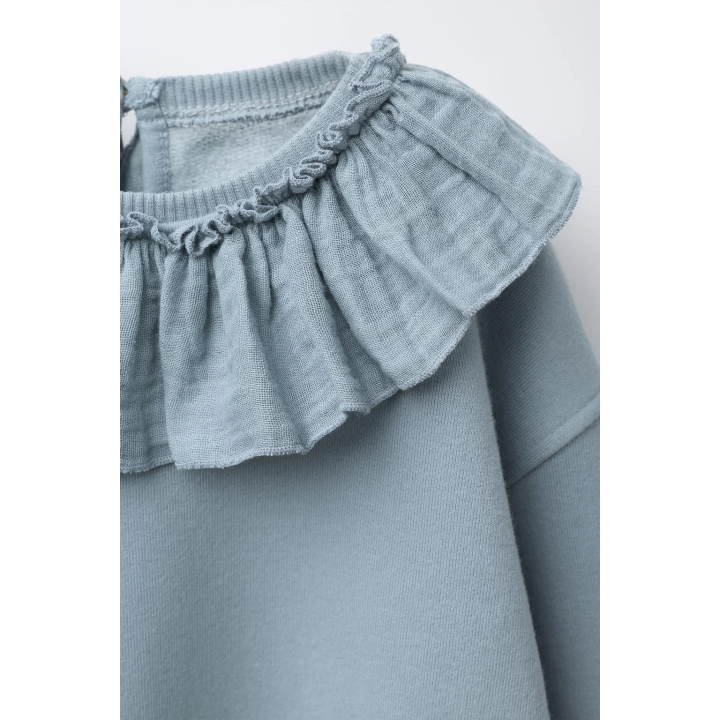 ТОЛСТОВКА С КРУГЛЫМ ВОРОТНИКОМ В ДЕРЕВЕНСКОМ СТИЛЕ