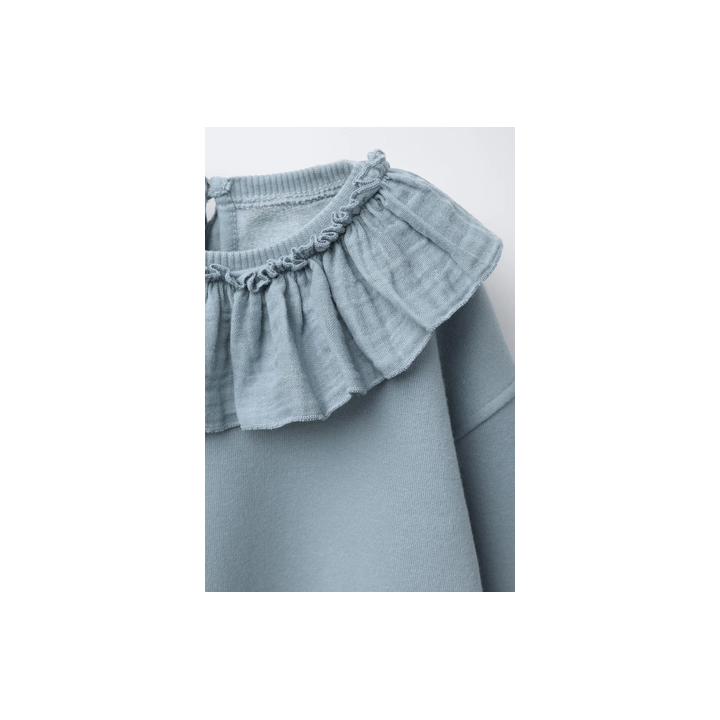 ТОЛСТОВКА С КРУГЛЫМ ВОРОТНИКОМ В ДЕРЕВЕНСКОМ СТИЛЕ