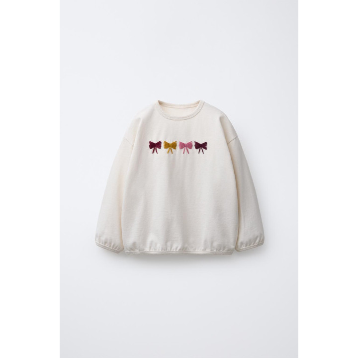 ФУТБОЛКА С КОНТРАСТНОЙ ВЫШИВКОЙ