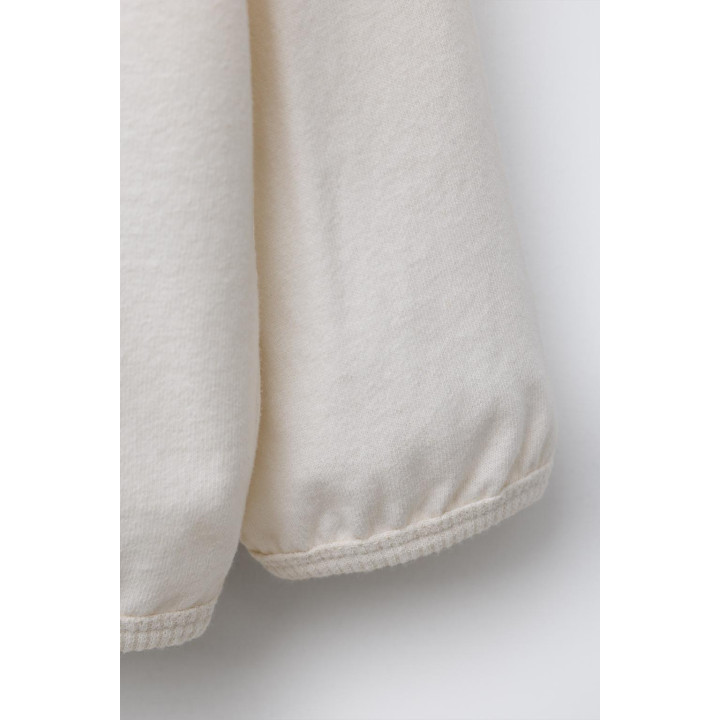 ФУТБОЛКА С КОНТРАСТНОЙ ВЫШИВКОЙ