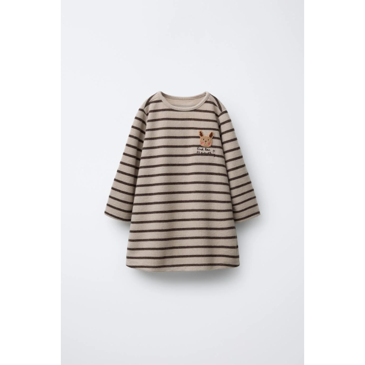 ПЛАТЬЕ ИЗ МЯГКОЙ ТКАНИ В ПОЛОСКУ С МАХРОВОЙ АППЛИКАЦИЕЙ