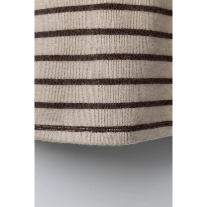 ПЛАТЬЕ ИЗ МЯГКОЙ ТКАНИ В ПОЛОСКУ С МАХРОВОЙ АППЛИКАЦИЕЙ