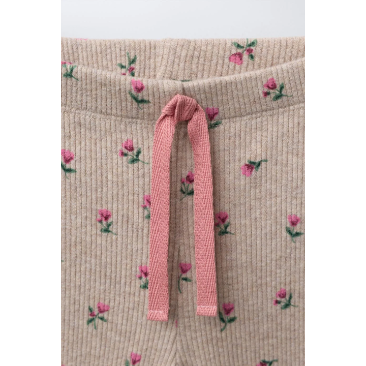 КОМПЛЕКТ ИЗ ФУТБОЛКИ И РАСКЛЕШЕННЫХ ЛЕГИНСОВ ИЗ МЯГКОЙ ТКАНИ