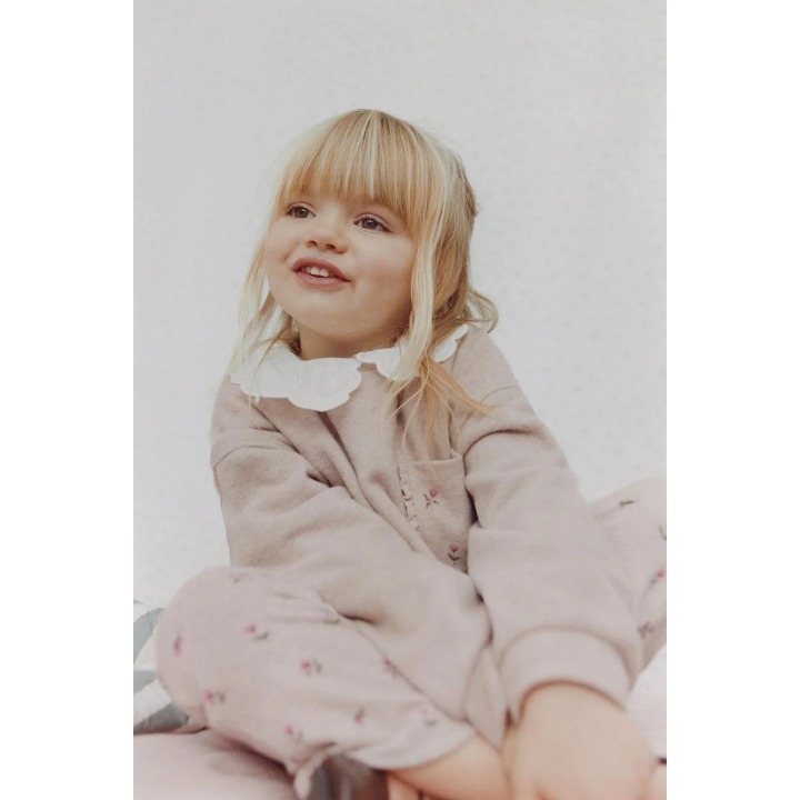 КОМПЛЕКТ ИЗ ФУТБОЛКИ И РАСКЛЕШЕННЫХ ЛЕГИНСОВ ИЗ МЯГКОЙ ТКАНИ