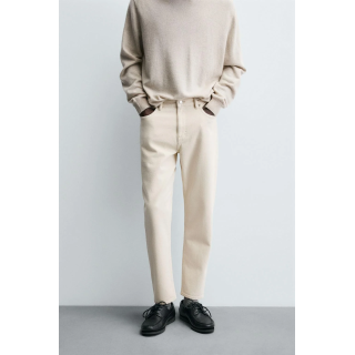 Джинсы с узкими бедрами и зауженными штанинами