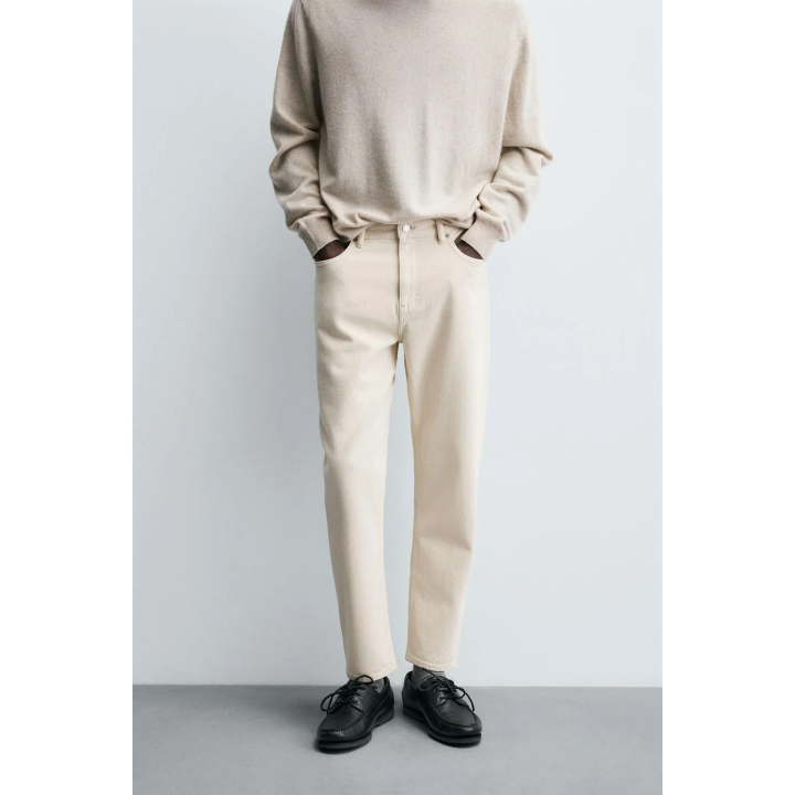 Джинсы с узкими бедрами и зауженными штанинами