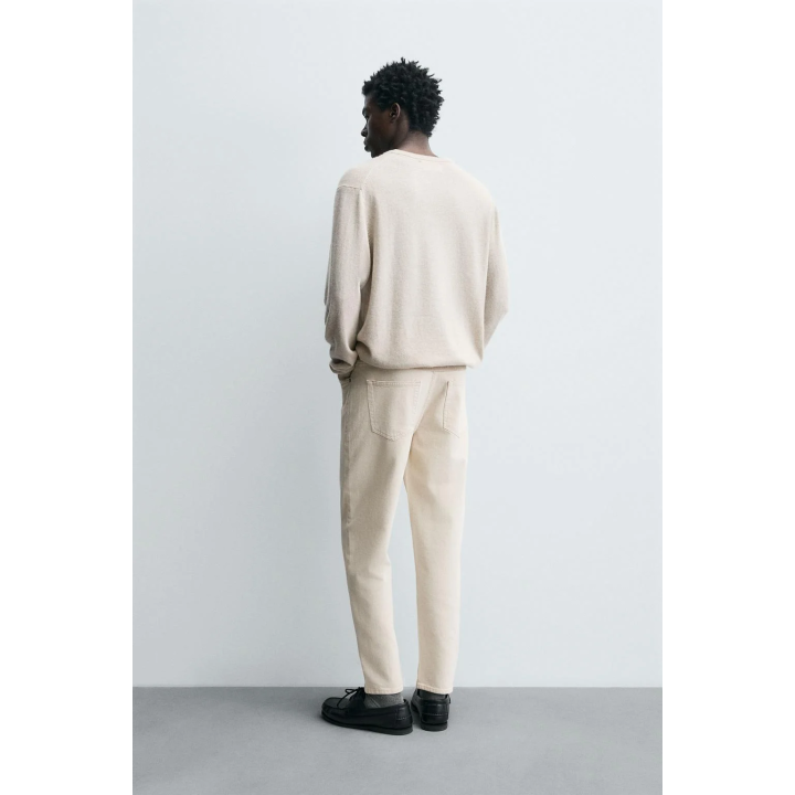 Джинсы с узкими бедрами и зауженными штанинами