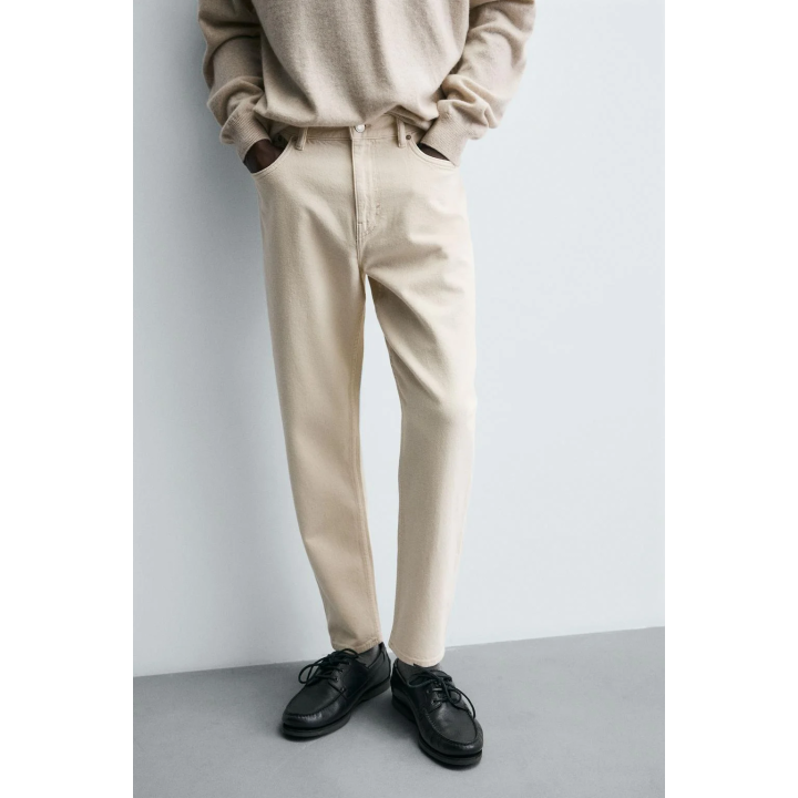 Джинсы с узкими бедрами и зауженными штанинами