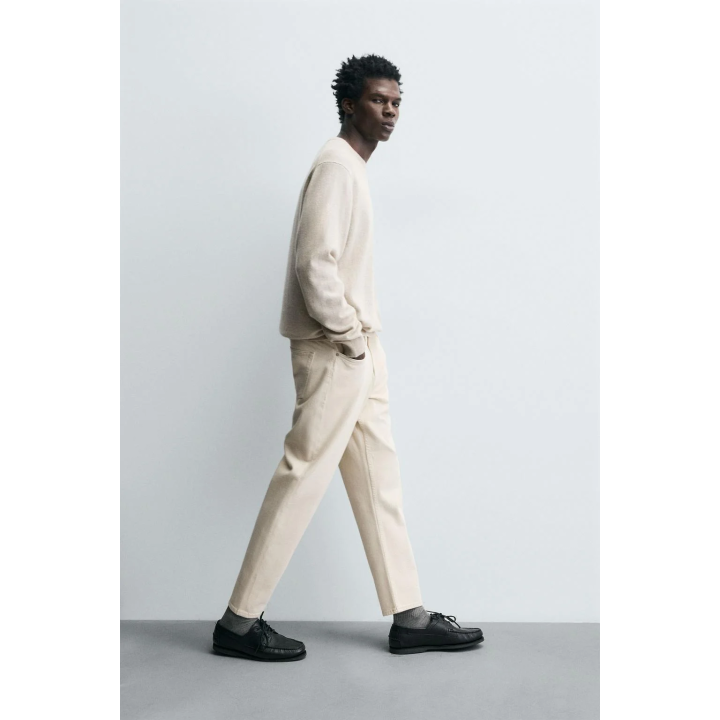 Джинсы с узкими бедрами и зауженными штанинами