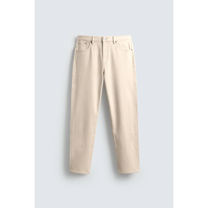 Джинсы с узкими бедрами и зауженными штанинами