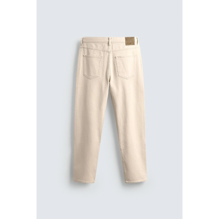 Джинсы с узкими бедрами и зауженными штанинами