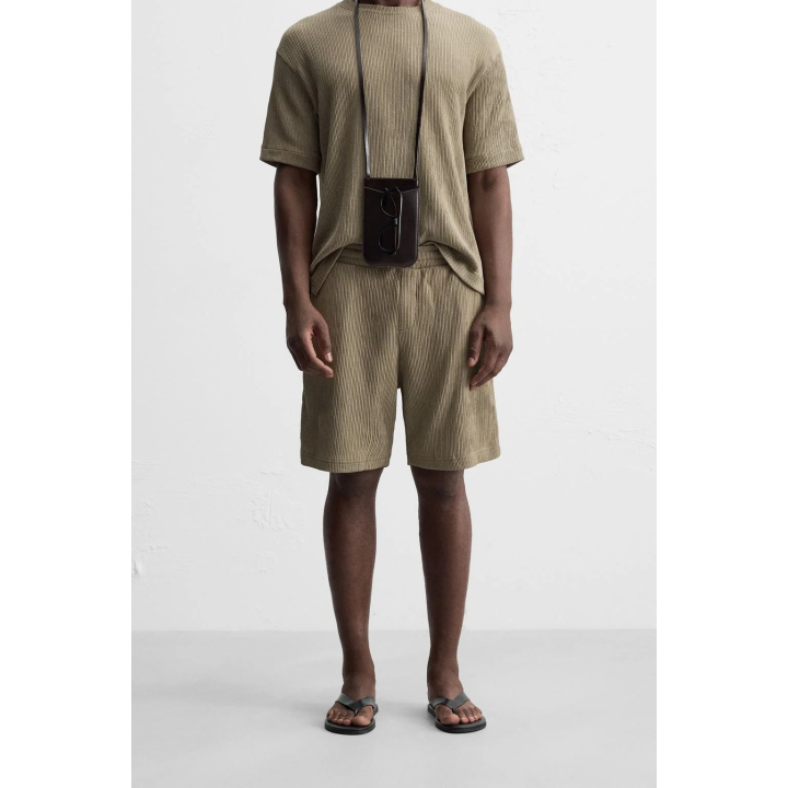 ШОРТЫ-БЕРМУДЫ С НЕОДНОРОДНОЙ ТЕКСТУРОЙ