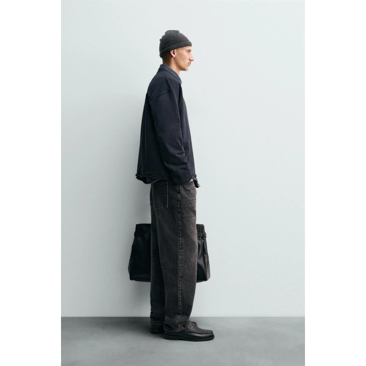 ТОЛСТОВКА С КРУГЛЫМ ВЫРЕЗОМ И НЕРОВНЫМИ КРАЯМИ