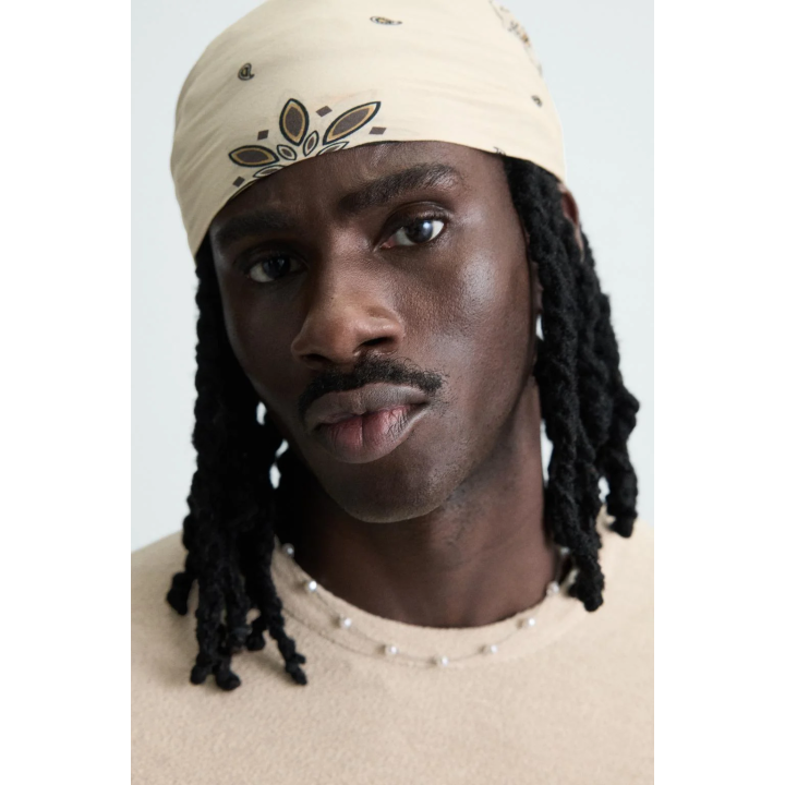 ТРИКОТАЖНАЯ ФУТБОЛКА С ПРИНТОМ-СПРЕЕМ