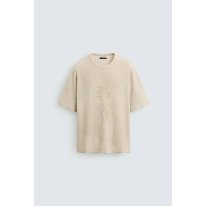 ТРИКОТАЖНАЯ ФУТБОЛКА С ПРИНТОМ-СПРЕЕМ