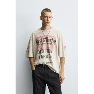 ТРИКОТАЖНАЯ ФУТБОЛКА С ПРИНТОМ И ЭФФЕКТОМ СТИРКИ