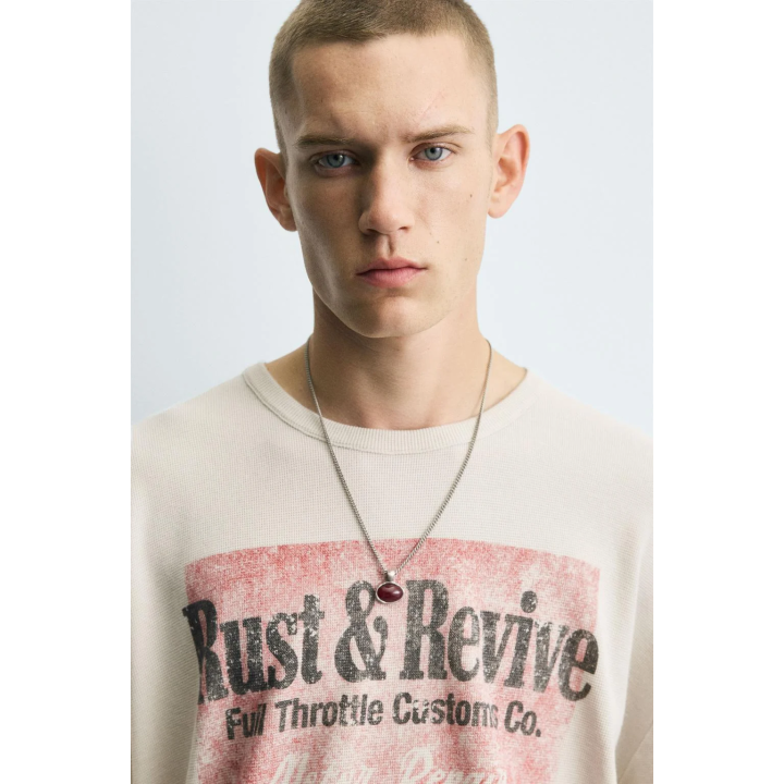 ТРИКОТАЖНАЯ ФУТБОЛКА С ПРИНТОМ И ЭФФЕКТОМ СТИРКИ