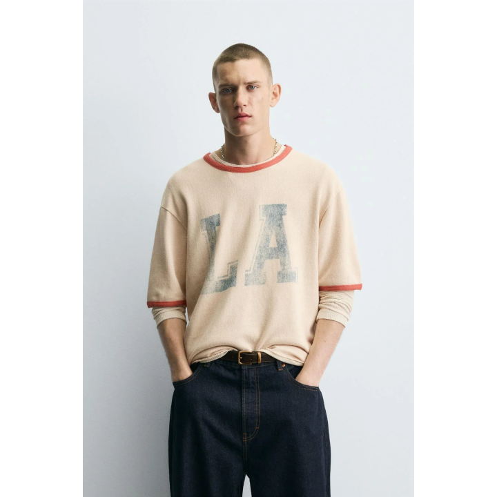 ТРИКОТАЖНАЯ ФУТБОЛКА С ВЫСТИРАННЫМ ПРИНТОМ