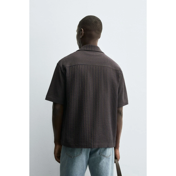 КОМФОРТНАЯ РУБАШКА ИЗ ЖАТОЙ ТКАНИ