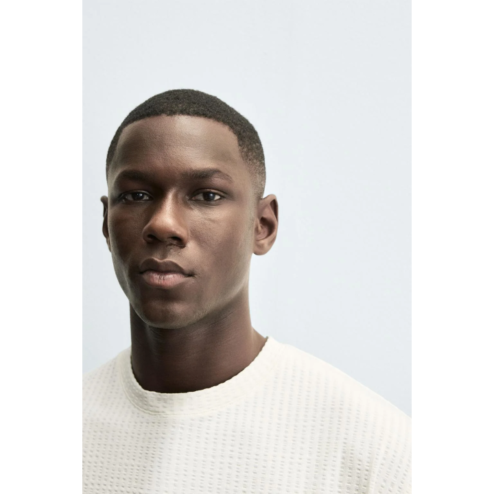 УДОБНАЯ ФУТБОЛКА ИЗ ЖАТОЙ ТКАНИ