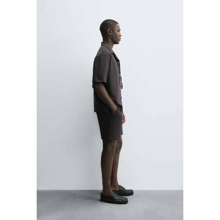 КОМФОРТНЫЕ ШОРТЫ-БЕРМУДЫ В ПОЛОСКУ ИЗ СЕЕРСАКЕРА