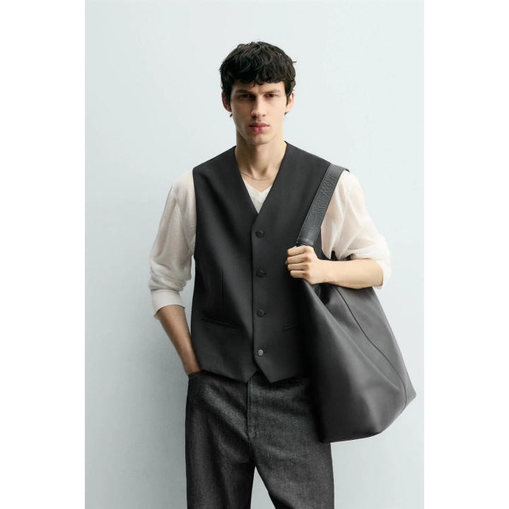 Жилет с контрастной структурой из шерсти