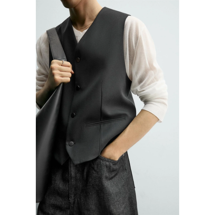 Жилет с контрастной структурой из шерсти