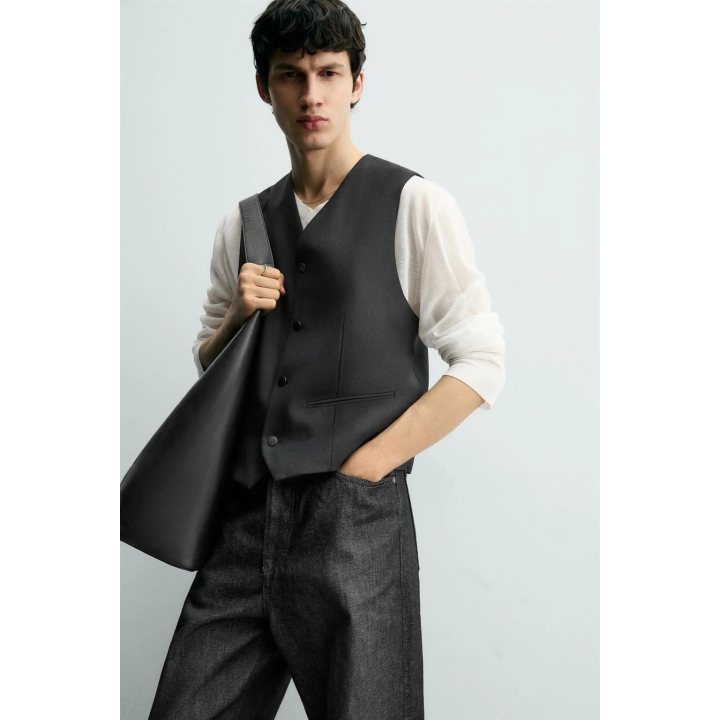 Жилет с контрастной структурой из шерсти