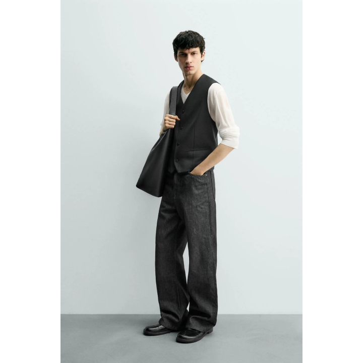 Жилет с контрастной структурой из шерсти