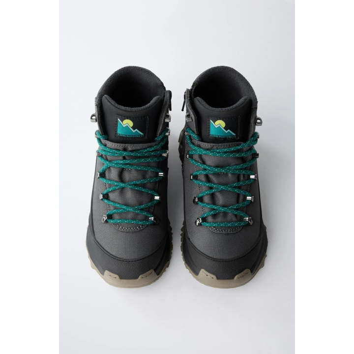 Мембраные туристические ботинки с водоотталкивающим покрытием