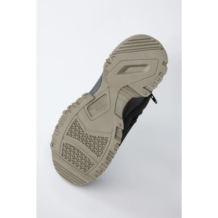 Мембраные туристические ботинки с водоотталкивающим покрытием