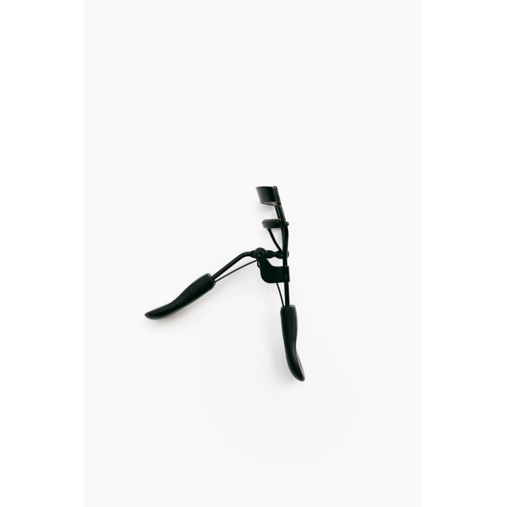 EYELASH CURLER