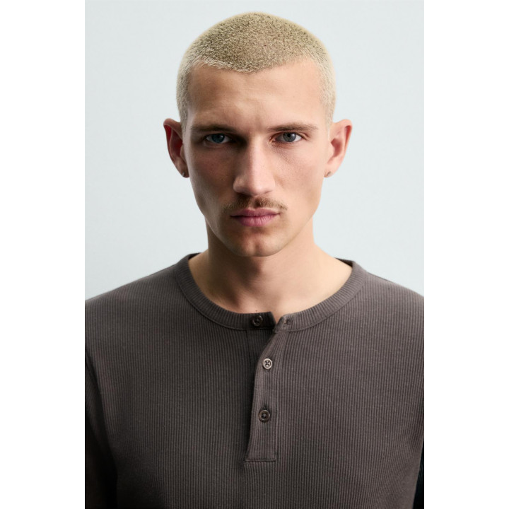 Футболка с воротником-стойкой из хлопка и конопли