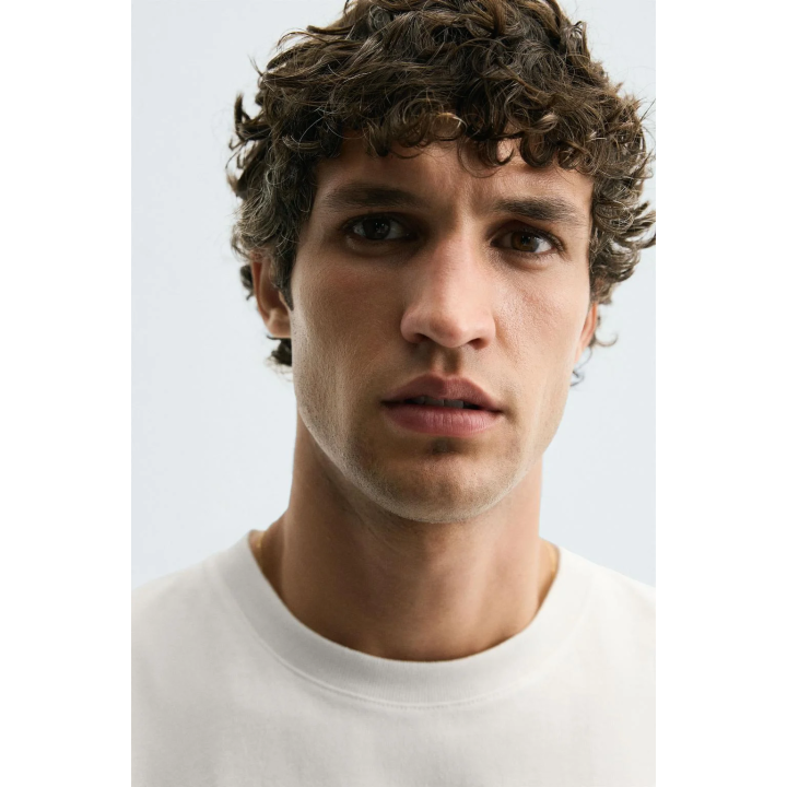 ТЯЖЕЛОВЕСНАЯ ФУТБОЛКА С ЭФФЕКТОМ ПОТЕРТОСТИ