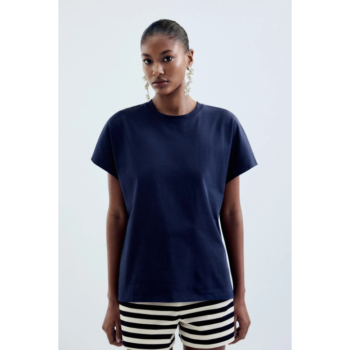 ФУТБОЛКА СО СПУЩЕННЫМИ ПЛЕЧЕВЫМИ ШВАМИ