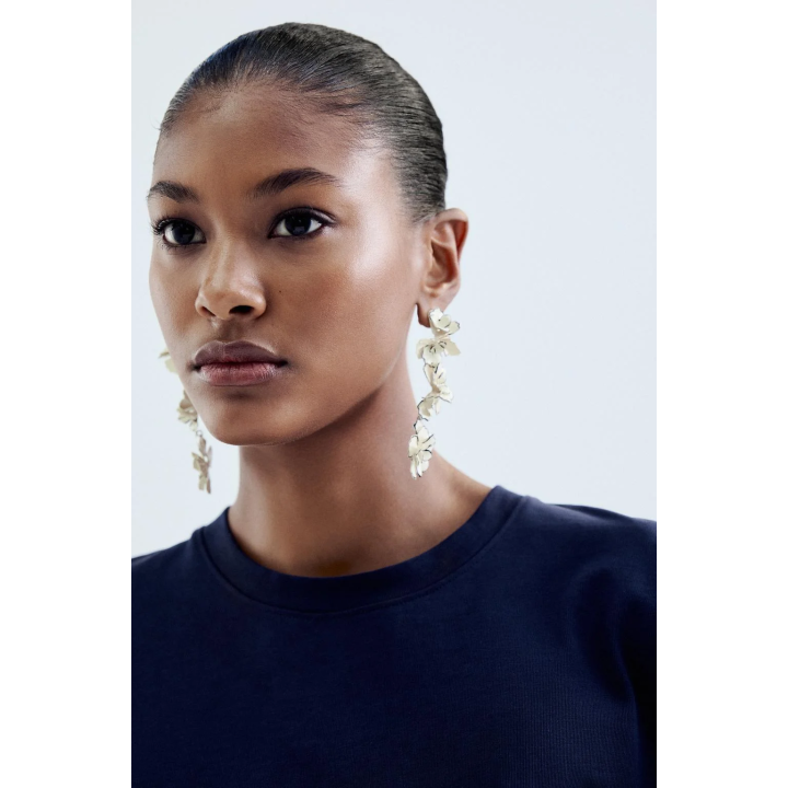 ФУТБОЛКА СО СПУЩЕННЫМИ ПЛЕЧЕВЫМИ ШВАМИ