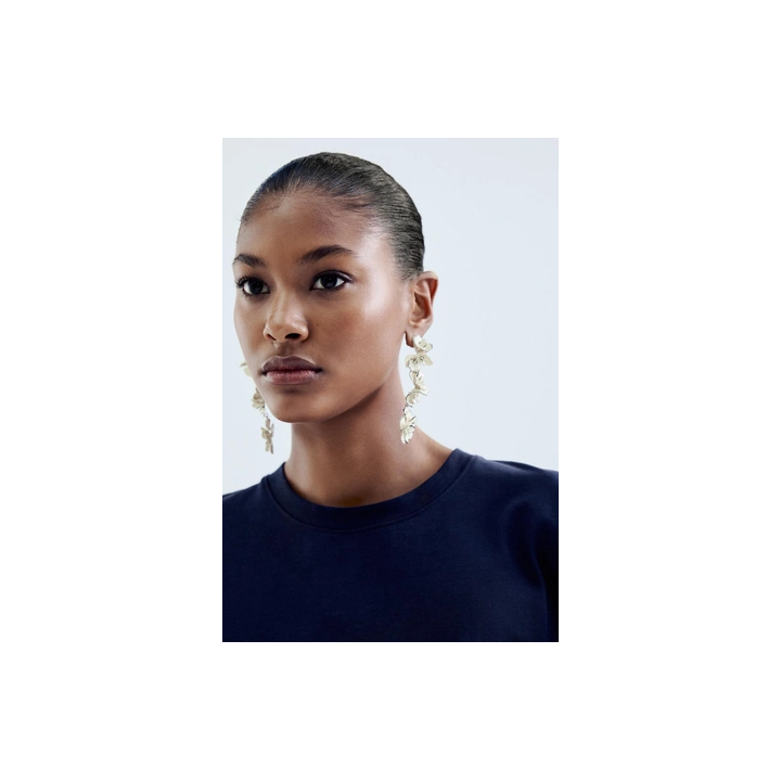 ФУТБОЛКА СО СПУЩЕННЫМИ ПЛЕЧЕВЫМИ ШВАМИ