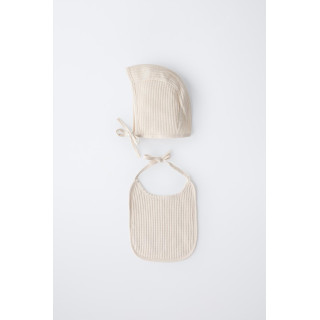 КОМПЛЕКТ ИЗ ЧЕПЧИКА И НАГРУДНИКА