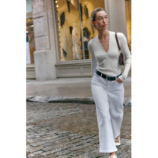 Топ с v-образным вырезом