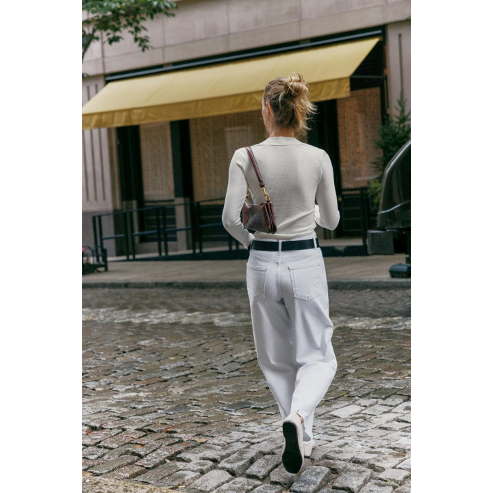 Топ с v-образным вырезом