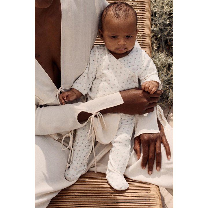 КОМПЛЕКТ ИЗ ФУТБОЛКИ И ЛЕГГИНСОВ С ЦВЕТОЧНЫМ ПРИНТОМ