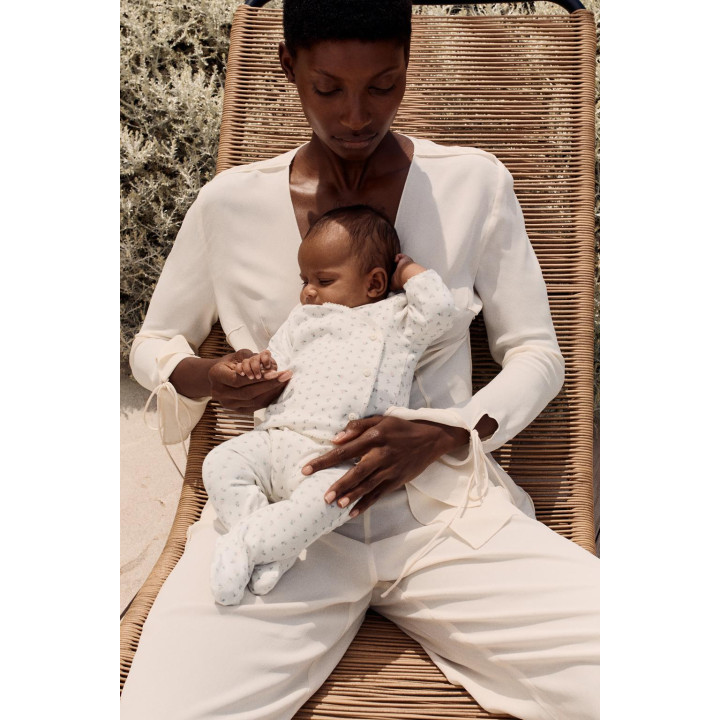 КОМПЛЕКТ ИЗ ФУТБОЛКИ И ЛЕГГИНСОВ С ЦВЕТОЧНЫМ ПРИНТОМ