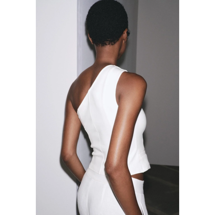 АСИММЕТРИЧНЫЙ ТОП-ЖИЛЕТ ИЗ ИНТЕРЛОКА