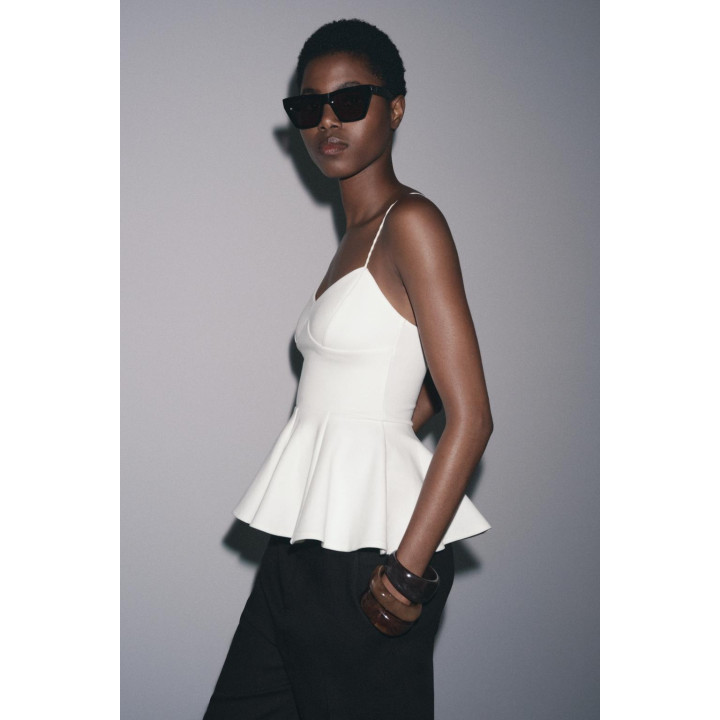 Топ с кроем пеплум и тонкими бретельками